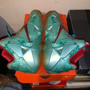 Lebron XI Christmas